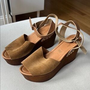 Seychelles Tan Suede Open-Toe Platform Clog Sandals